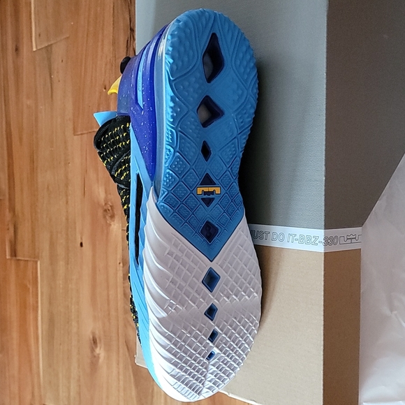 Nike LeBron XVIII What The Lakers Basketball Shoes - Picture 4 of 4